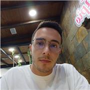 Graduado en Turismo y con certificado de Inglés C1 por Cambridge